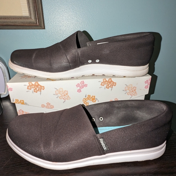 Reebok Skyscape Runaround, size 10, navy blue, machine washable - Picture 2 of 9